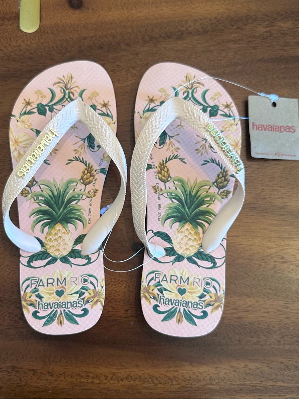 NWT Havaianas Farm Rio Pink Pineapple Flip Flops size 7/8